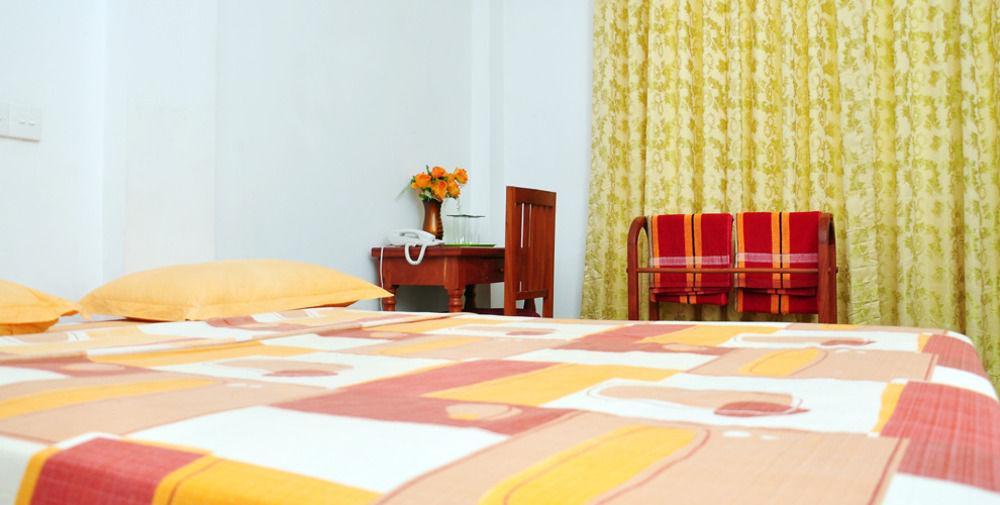 Oyo 290 Night Station Hotel Panadura Dış mekan fotoğraf