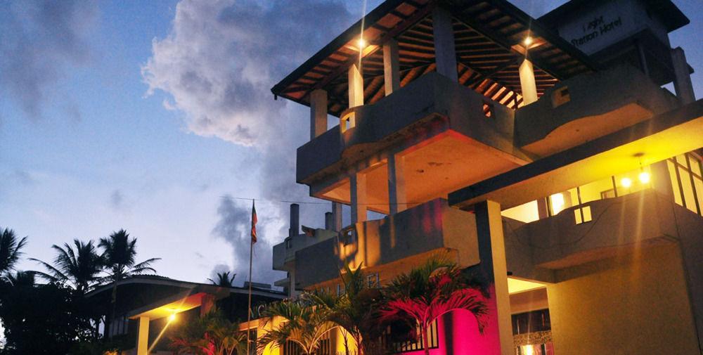 Oyo 290 Night Station Hotel Panadura Dış mekan fotoğraf